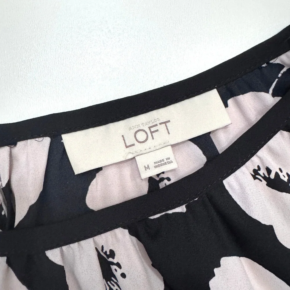 LOFT Floral Poppy Blouse Womens Black White Long Sleeve Pleated Neck Top M‎
